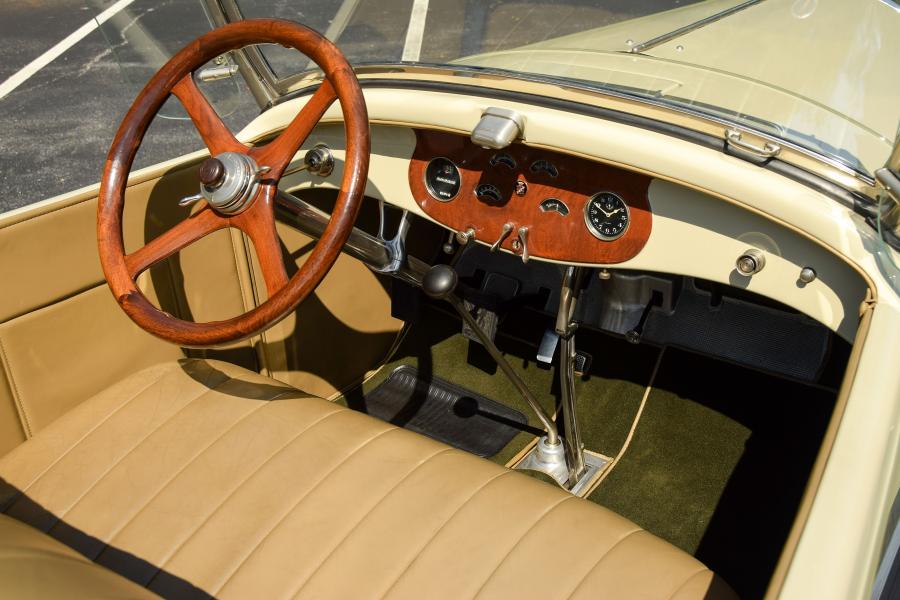 Интерьер Cadillac Series 314 Custom Phaeton (1155) 1926 года  (фото 22 из 29)